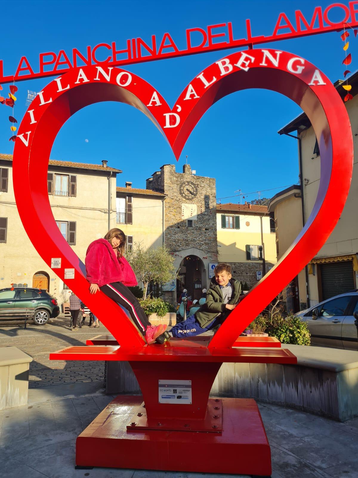 Panchina amore Villanova d'Albenga
